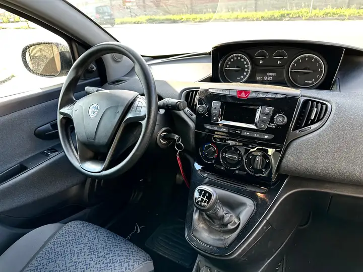 Lancia Ypsilon