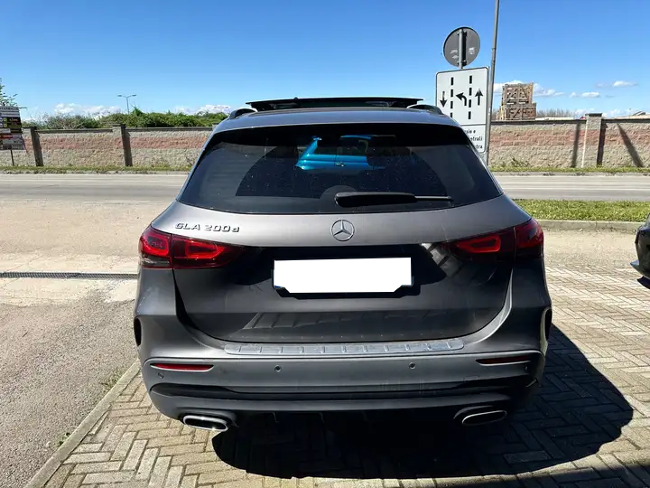 Mercedes-Benz GLA 200 d